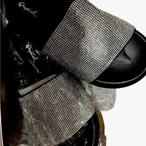 Hello bling! Qupid Basa slide size 9.